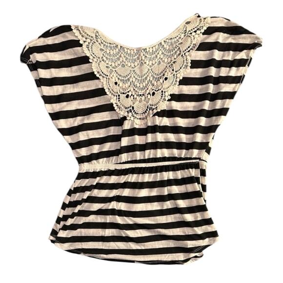 No Boundaries Black and White Striped Top - Picture 2 of 4